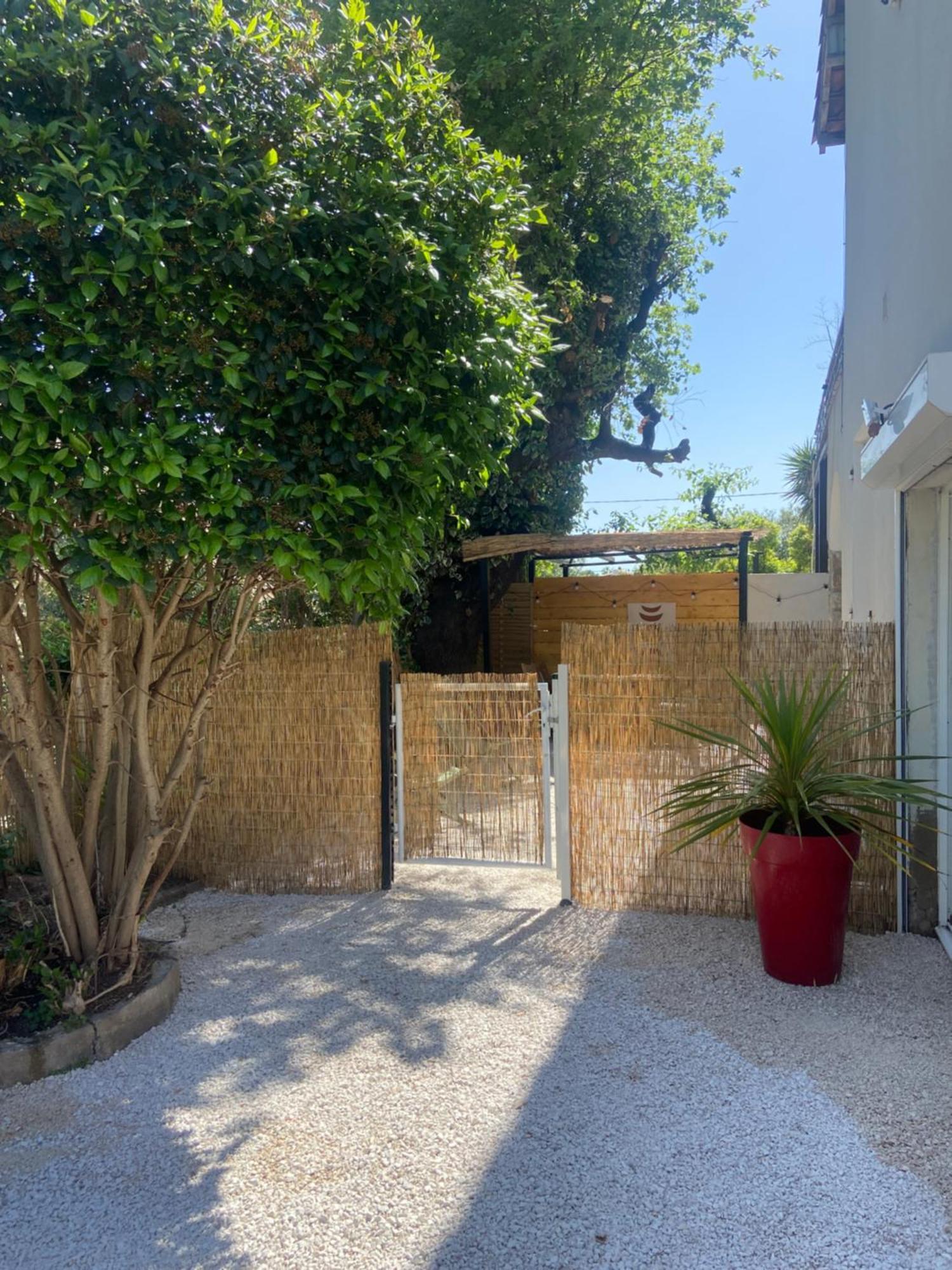 Rez De Villa Avec Jardinet Proche De La Plage Hyères Exterior foto